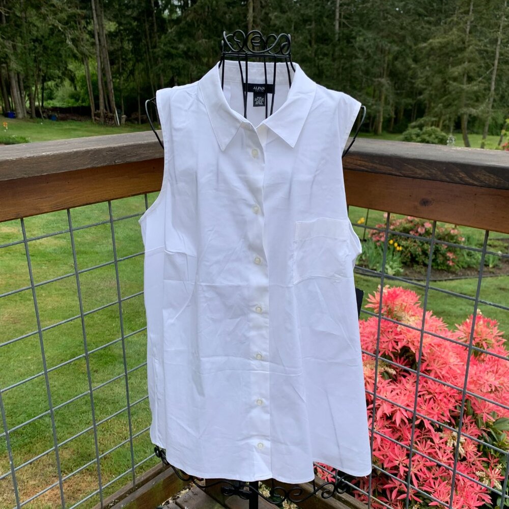 NWT Alfani Women's size 14 Petite White Sleeveless Button Down Collared Blouse
